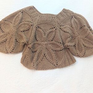 Athleta Cropped Soft Cable Knit  Flower sweater Size M